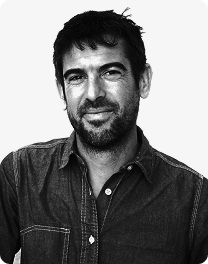 Portrait d’Emmanuel Lechat, développeur front-end et webdesigner freelance basé en Bretagne