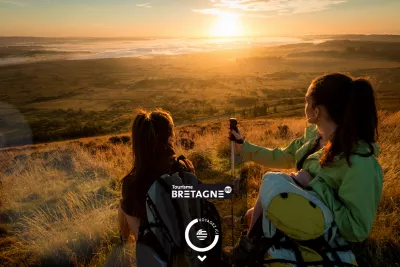 Animation of an interactive greeting card for the R&eacute;gion Bretagne as a scroll-driven animation.